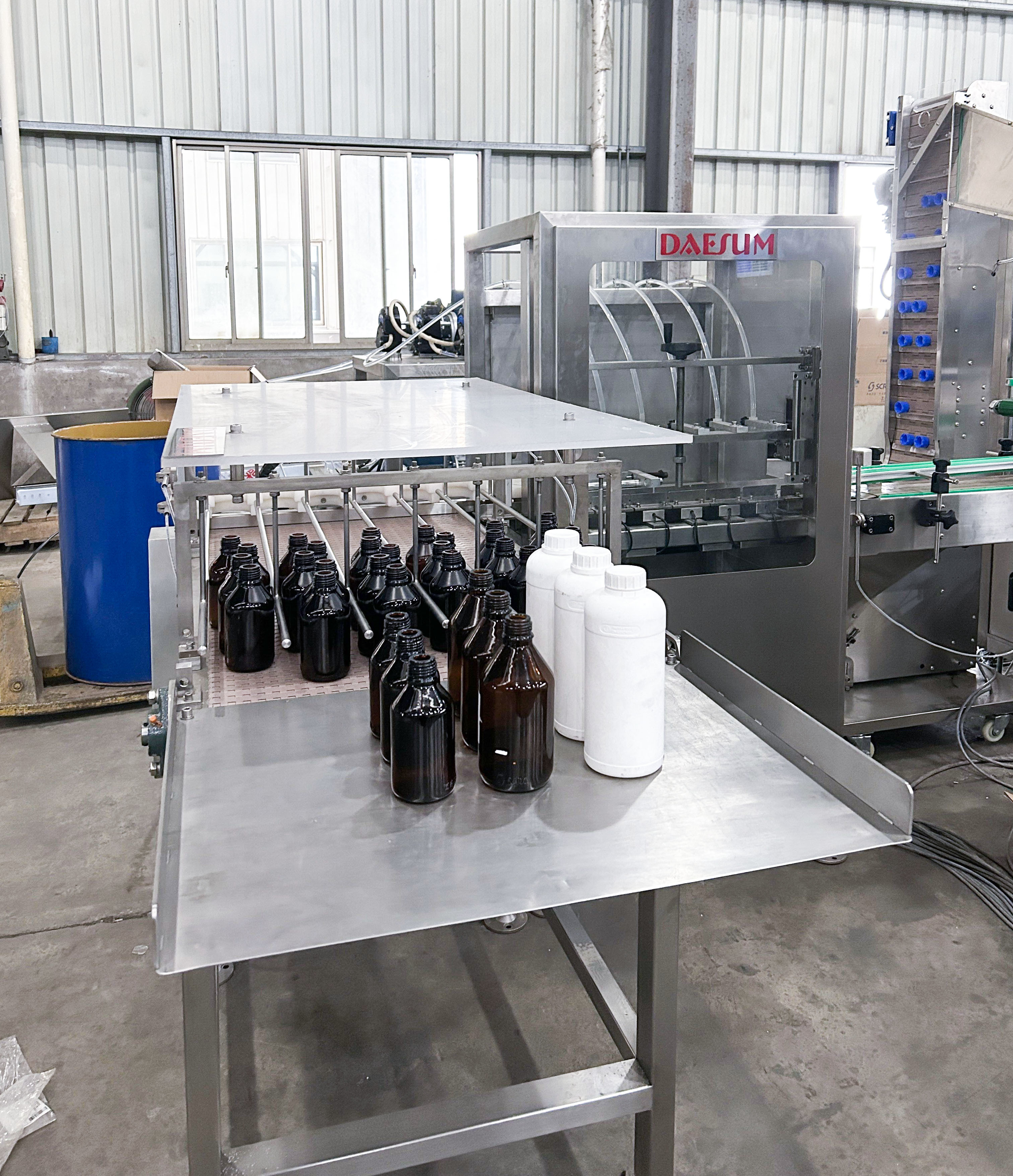 Fully Automatic 250-500ml Small Bottle Filling Machine with 6-16 Nozzles and 1000-2000 BPH Speed